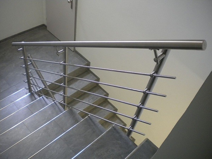 Aste della ringhiera moderne dell'inferriata dell'acciaio inossidabile per il recinto della scala/terrazzo/stagno